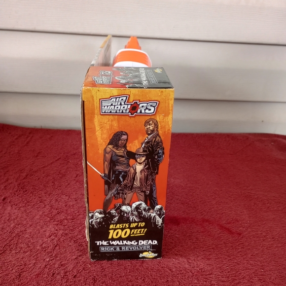 BuzzBee Toys Air Warriors The Walking Dead Rick's Revolver - Picture 4 of 5